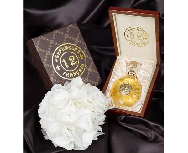 12 Parfumeurs Francais — 12 Parfumeurs Francais Ma Reine